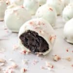 featured image close up of oreo ball